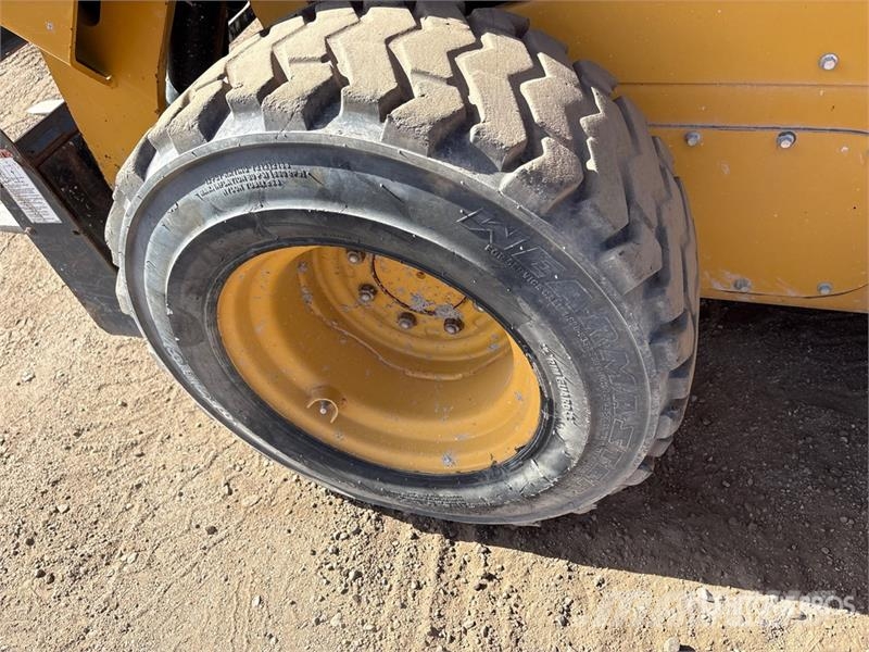 CAT 236D Kompaktlaadurid