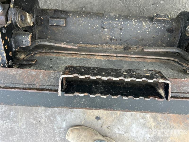 CAT 236D لوادر انزلاقية التوجيه
