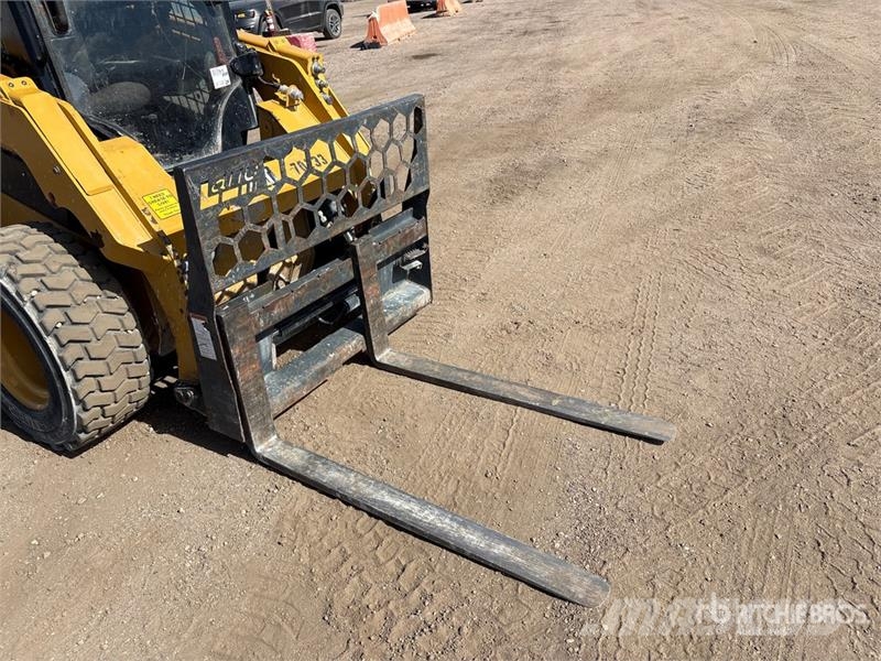 CAT 236D Kompaktlaadurid