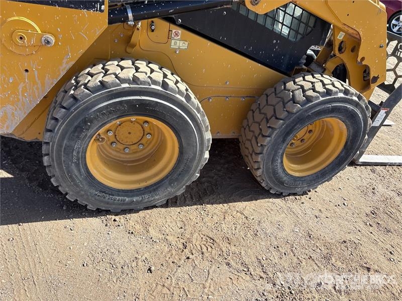 CAT 236D Kompaktlaadurid