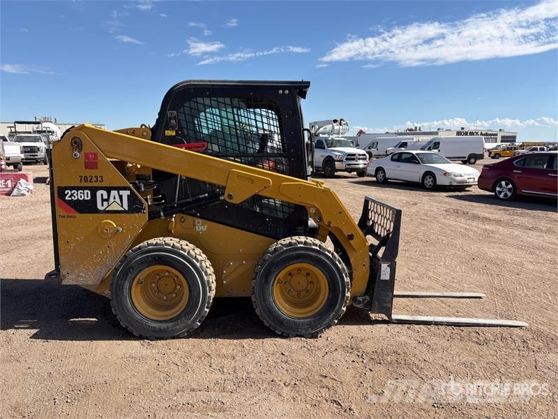 CAT 236D Kompaktlaadurid