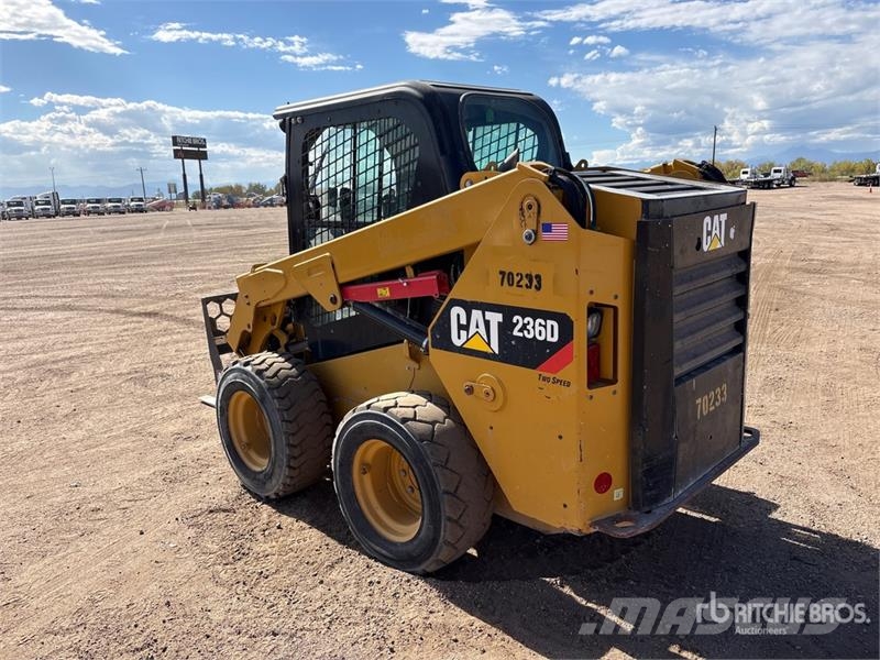 CAT 236D Kompaktlaadurid