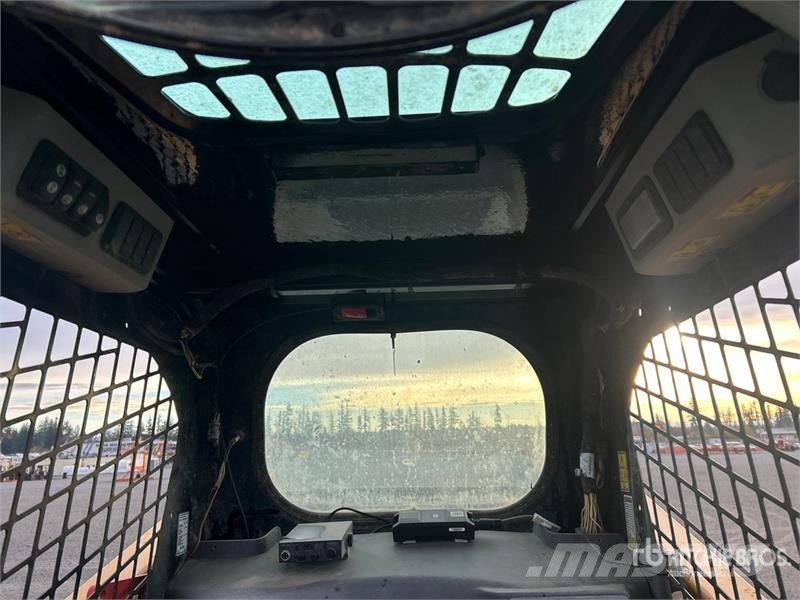 CAT 236D لوادر انزلاقية التوجيه