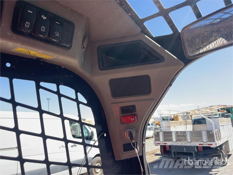 CAT 236D3 Two-Speed Skid Steer Loader Міні-навантажувачі