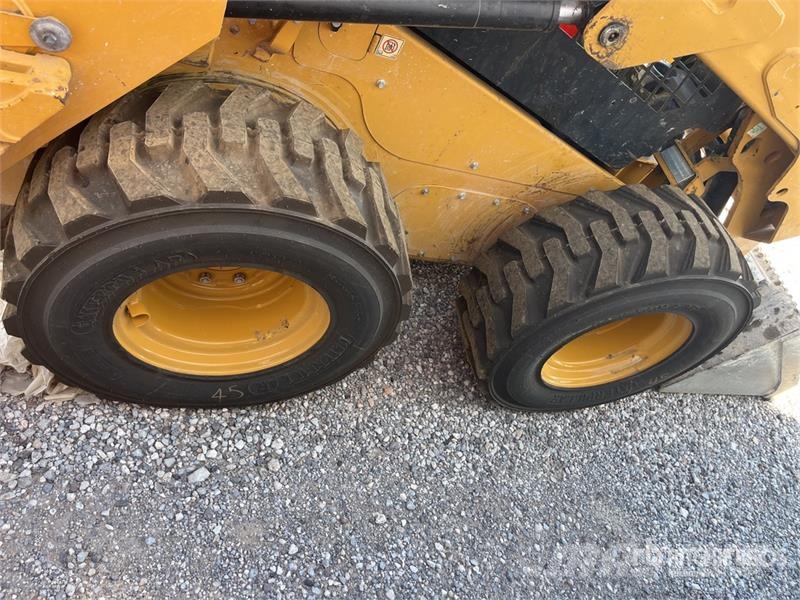 CAT 236D3 Two-Speed Skid Steer Loader Міні-навантажувачі