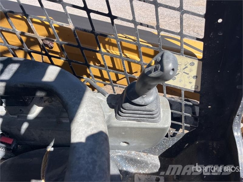 CAT 236D3 Two-Speed Skid Steer Loader Міні-навантажувачі