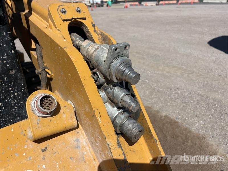 CAT 236D3 Two-Speed Skid Steer Loader Міні-навантажувачі