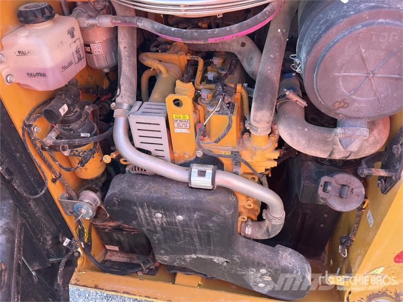 CAT 236D3 Two-Speed Skid Steer Loader Міні-навантажувачі