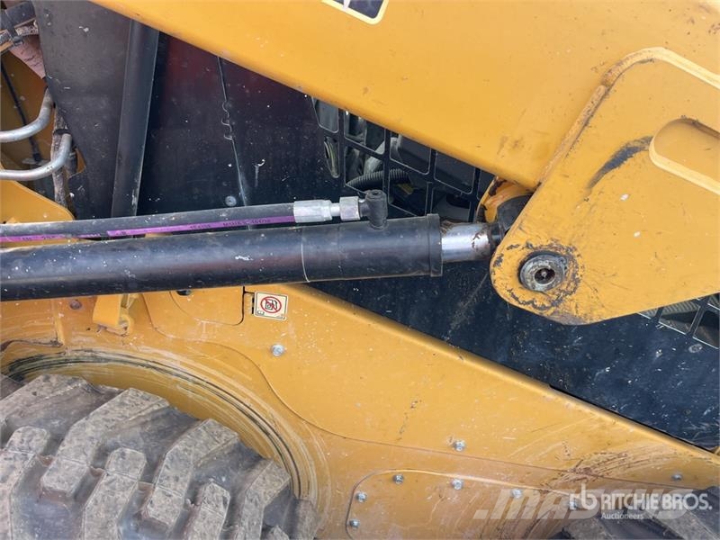 CAT 236D3 Two-Speed Skid Steer Loader Міні-навантажувачі