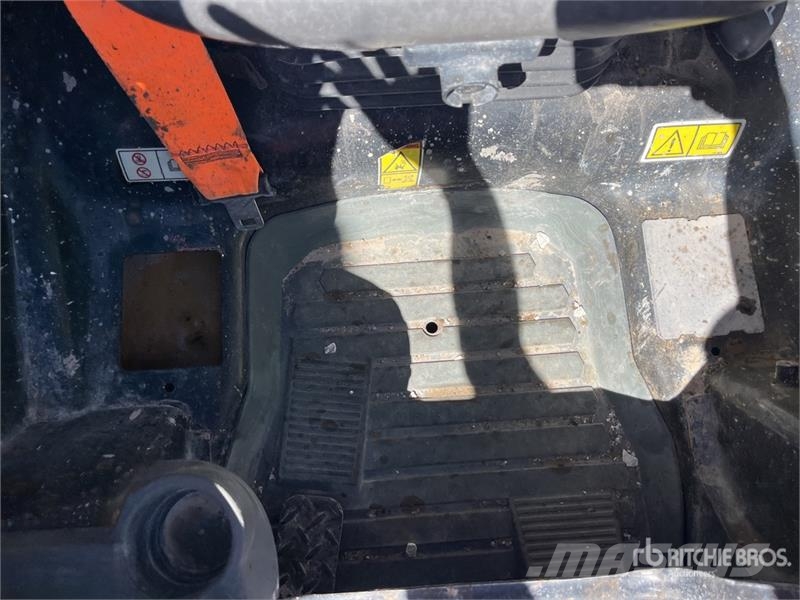 CAT 236D3 Two-Speed Skid Steer Loader Міні-навантажувачі