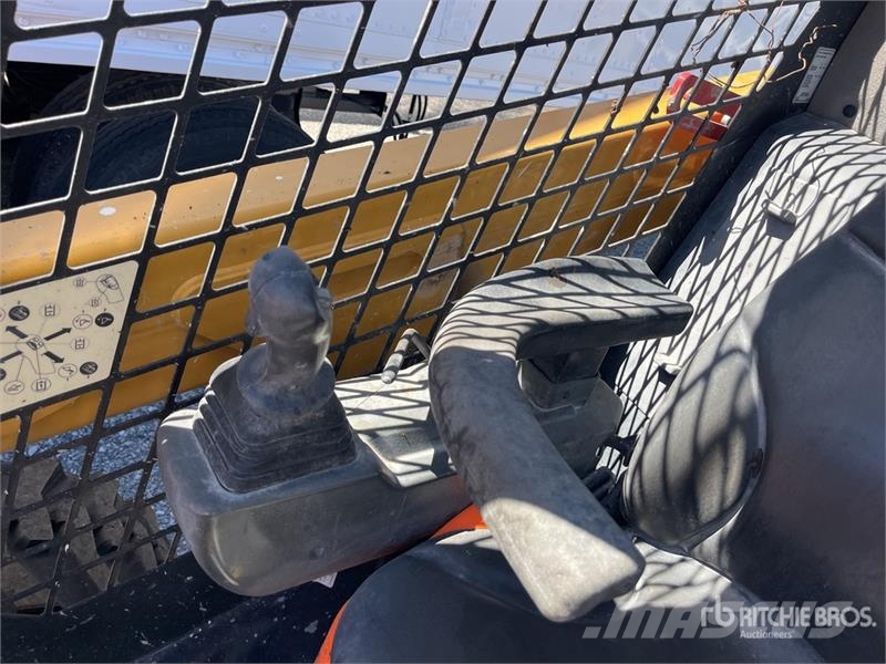 CAT 236D3 Two-Speed Skid Steer Loader Міні-навантажувачі