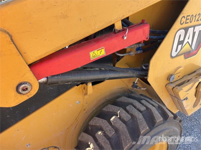 CAT 236D3 Two-Speed Skid Steer Loader Міні-навантажувачі