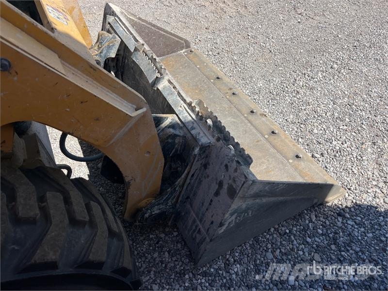 CAT 236D3 Two-Speed Skid Steer Loader Міні-навантажувачі