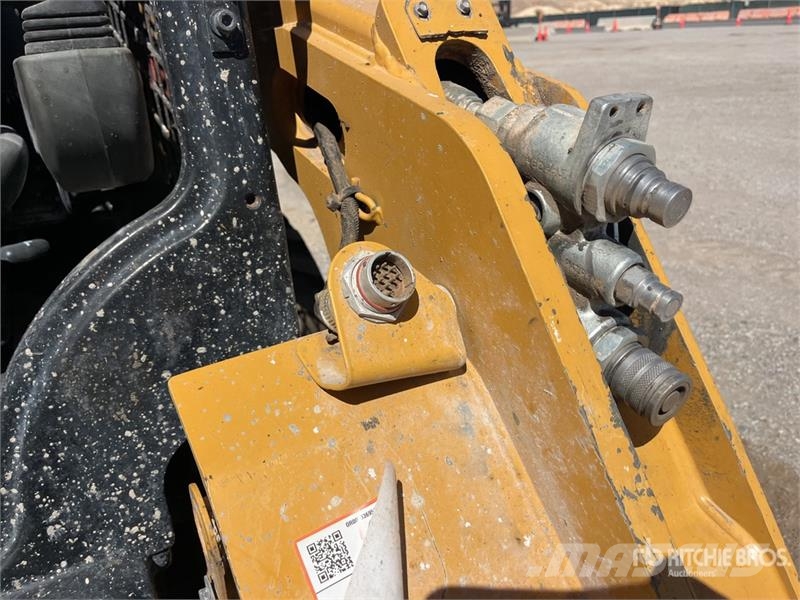 CAT 236D3 Two-Speed Skid Steer Loader Міні-навантажувачі