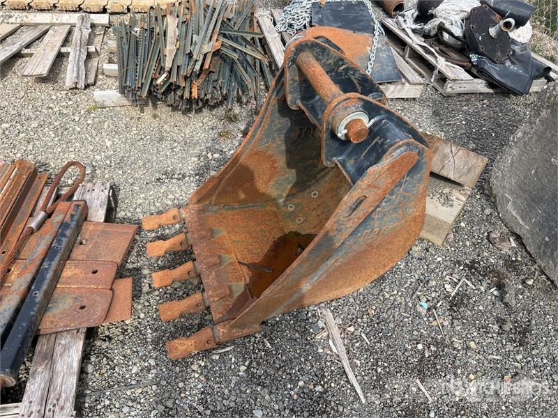 CAT 24 in Digging Excavator Bucket - Fits Cat 430D, 43 Baldes