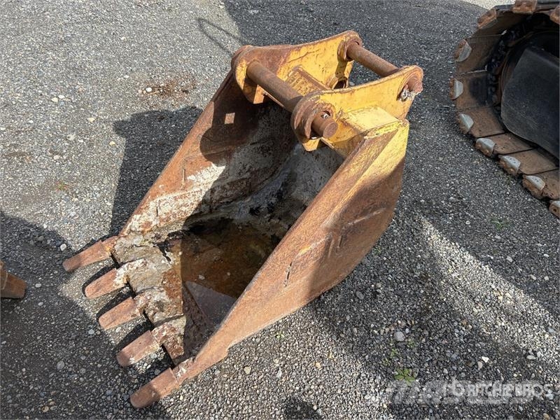 CAT 24 in Digging Excavator Bucket - Fits Cat 416C Baldes