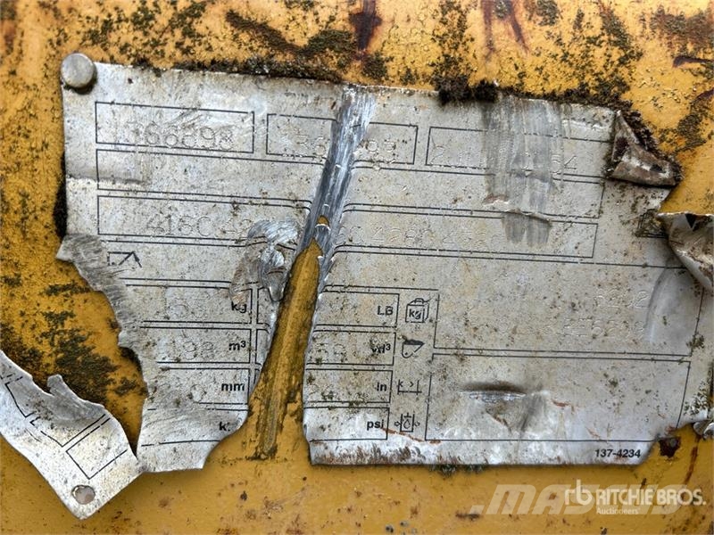 CAT 24 in Digging Excavator Bucket - Fits Cat 416C Кофи