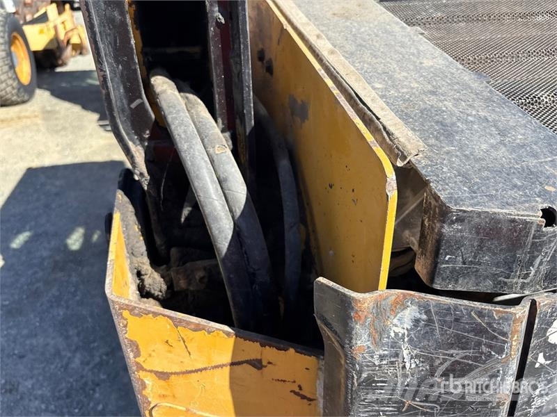 CAT 242D Skid steer mini nakladalci