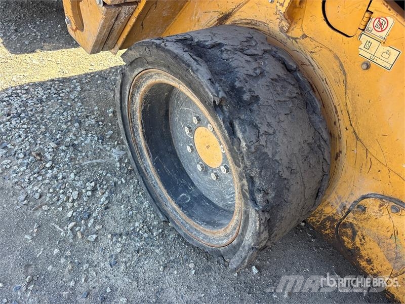 CAT 242D Kompaktrakodók