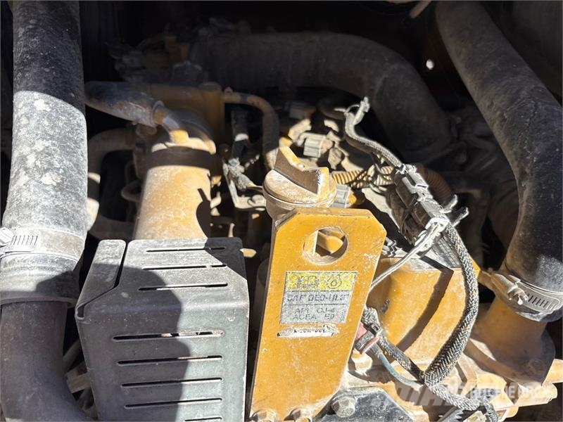 CAT 242D Skid steer mini nakladalci