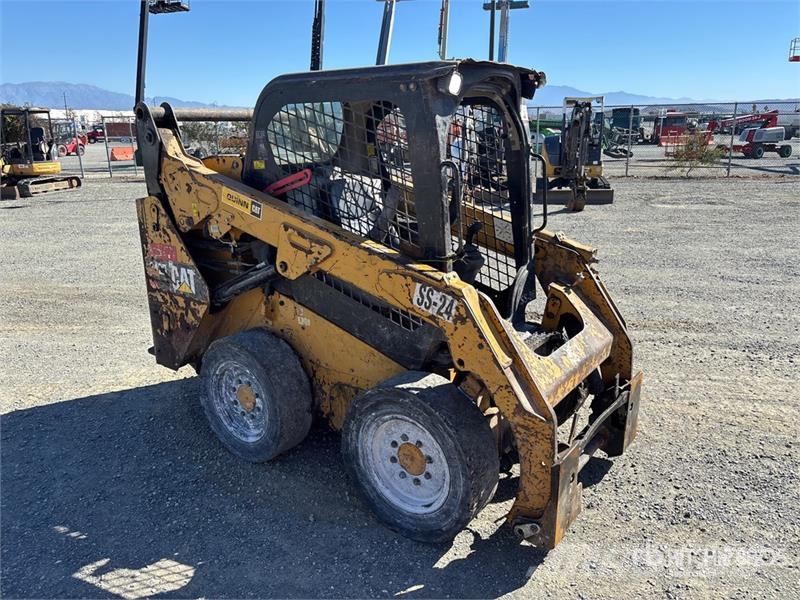 CAT 242D Skid steer mini nakladalci
