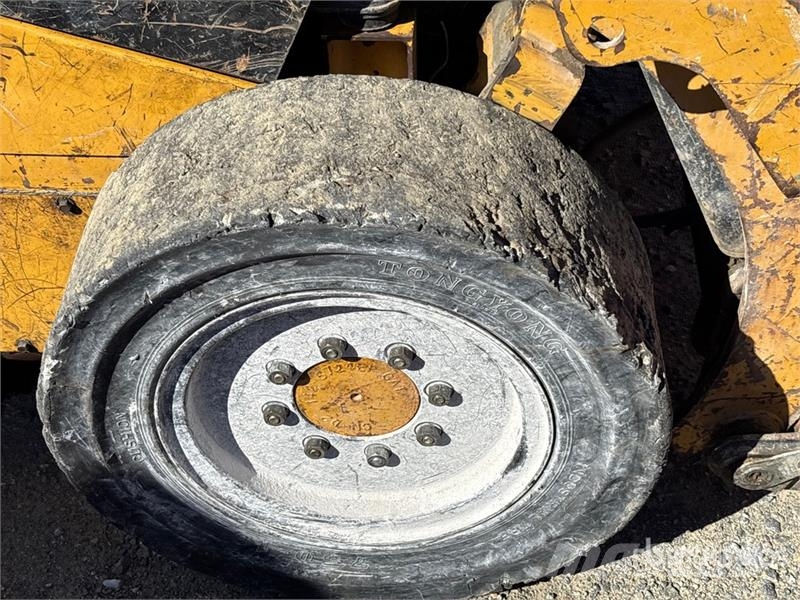 CAT 242D Skid steer mini nakladalci