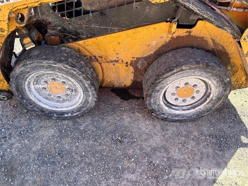 CAT 242D Skid steer mini nakladalci