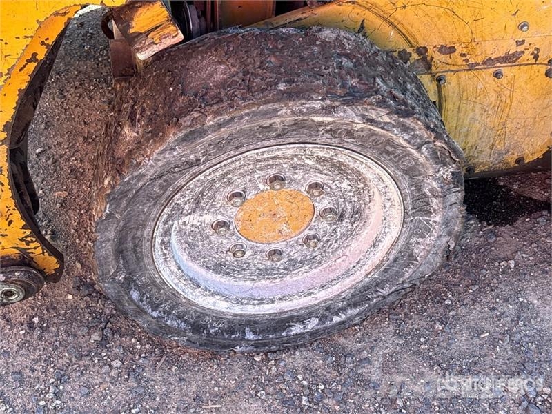 CAT 242D Skid steer mini nakladalci