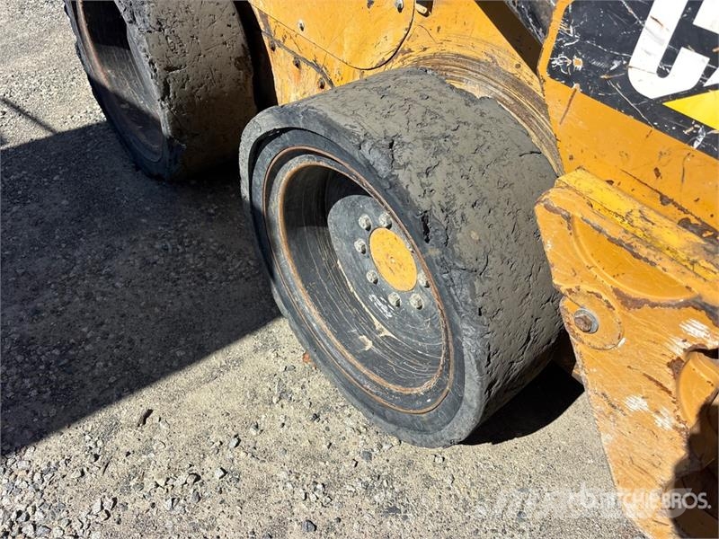 CAT 242D Kompaktrakodók