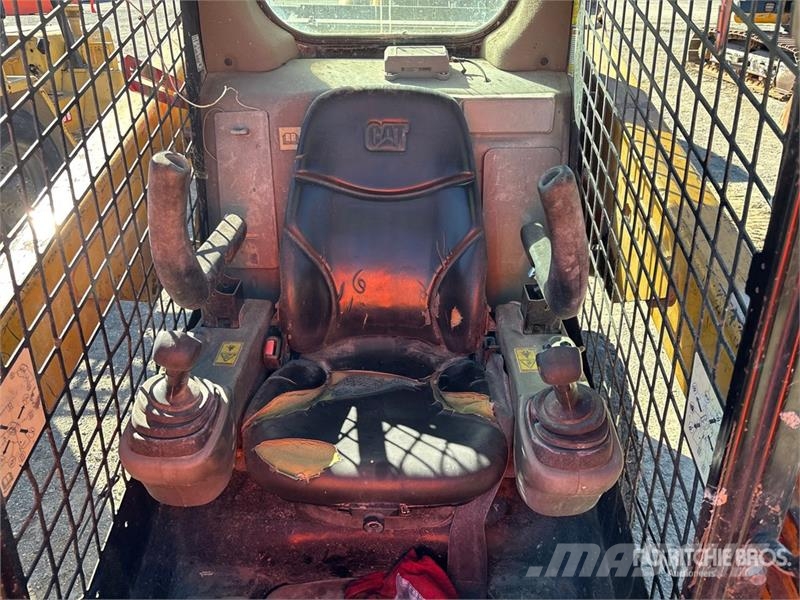 CAT 242D Skid steer mini nakladalci