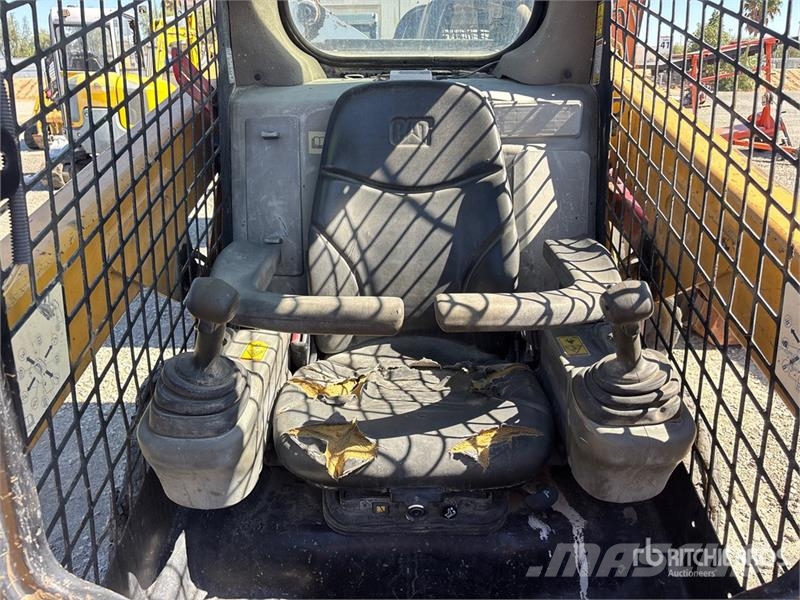 CAT 242D Kompaktrakodók