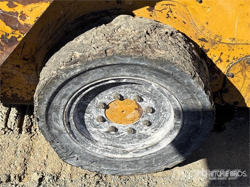 CAT 242D Skid steer mini nakladalci