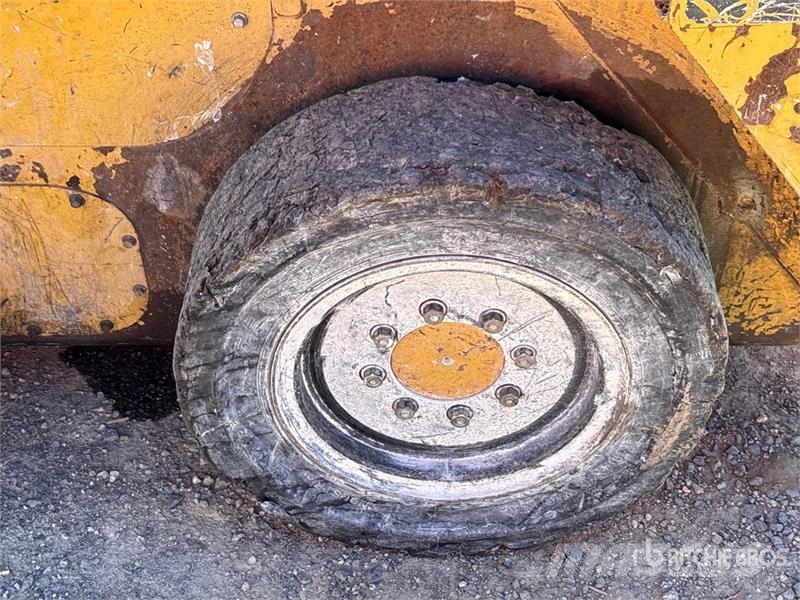 CAT 242D Skid steer mini nakladalci