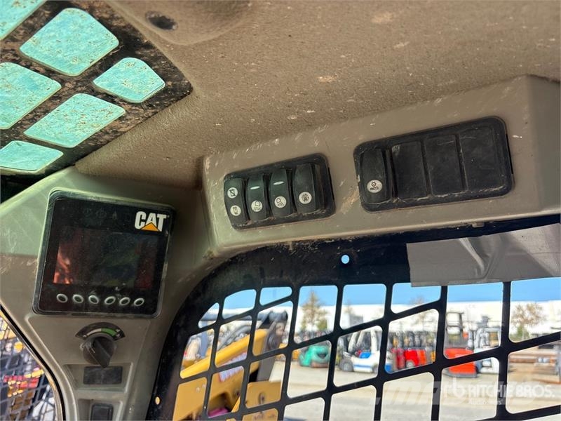 CAT 242D Kompaktrakodók