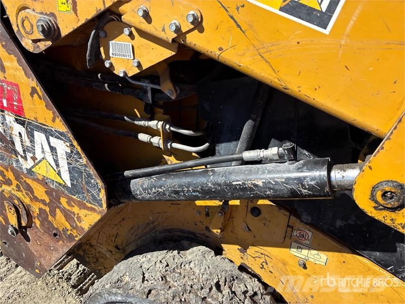 CAT 242D Skid steer mini nakladalci