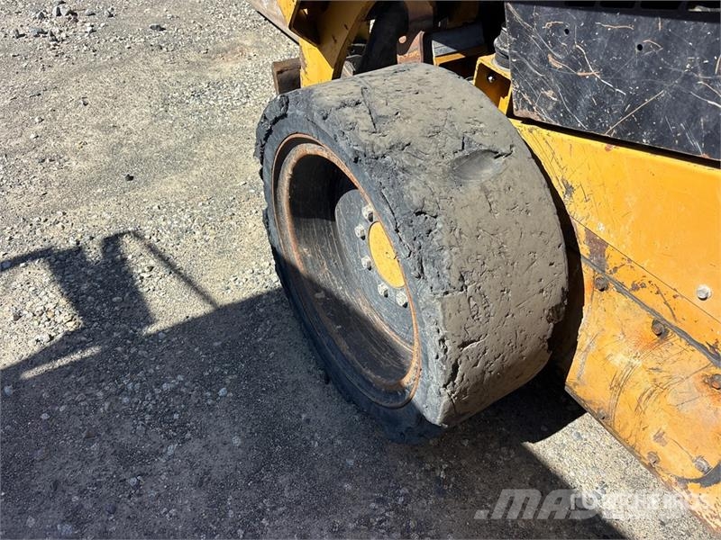 CAT 242D Kompaktrakodók