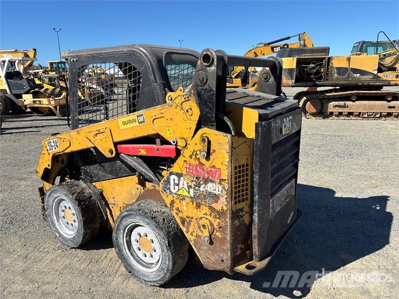 CAT 242D Skid steer mini nakladalci