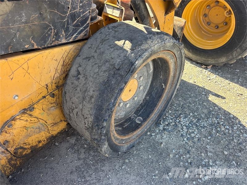 CAT 242D Kompaktrakodók