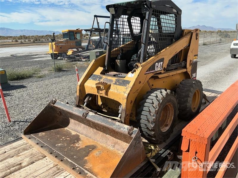 CAT 246 Mini Pale Gommate