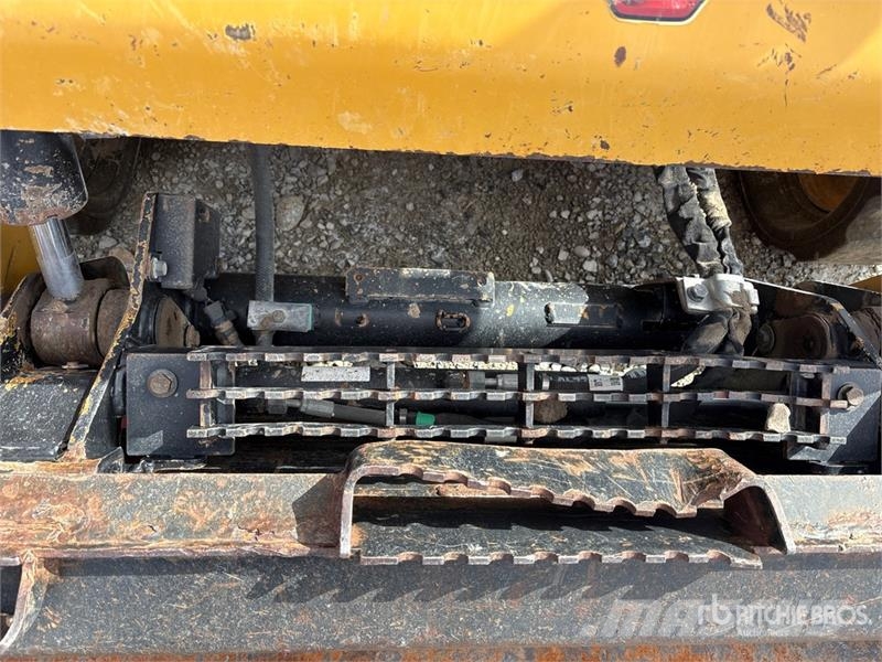 CAT 249D3 Skid steer mini nakladalci