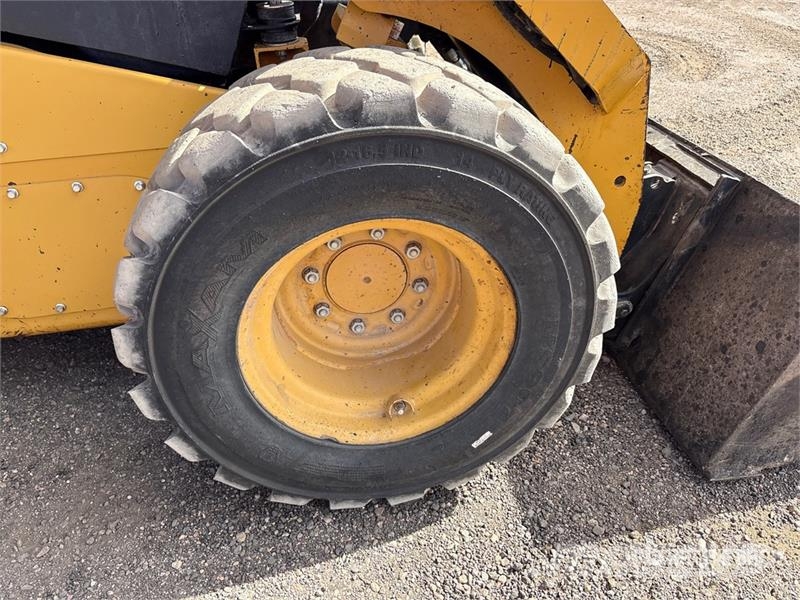 CAT 272D2 Two-Speed High Flow Skid Steer Loader Kompaktrakodók