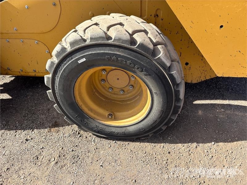 CAT 272D2 Two-Speed High Flow Skid Steer Loader Kompaktrakodók