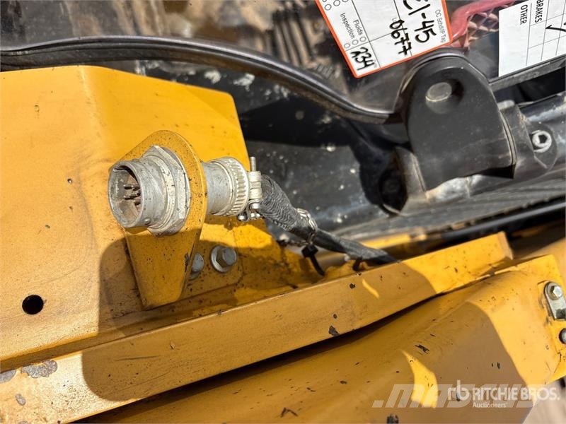 CAT 272D2 Two-Speed High Flow Skid Steer Loader Kompaktrakodók