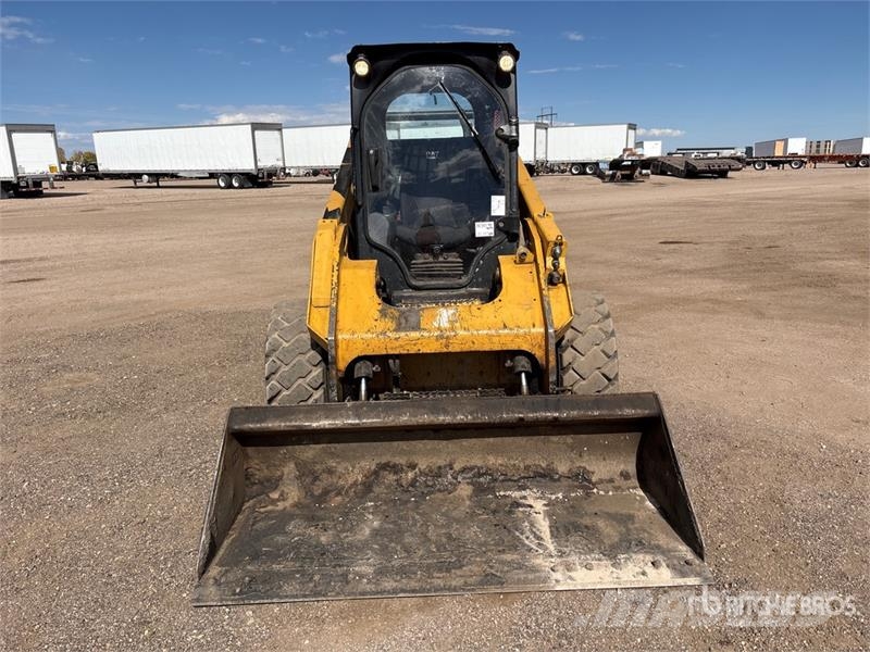 CAT 272D2 Two-Speed High Flow Skid Steer Loader Kompaktrakodók