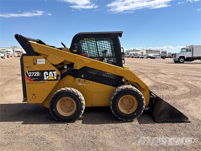 CAT 272D2 Two-Speed Skid Steer Loader  스키드로더