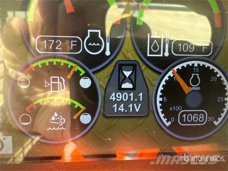 CAT 272D2 Two-Speed Skid Steer Loader  스키드로더