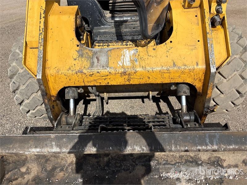 CAT 272D2 Two-Speed Skid Steer Loader  스키드로더