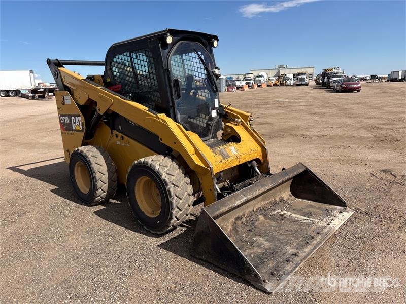CAT 272D2 Two-Speed Skid Steer Loader  스키드로더