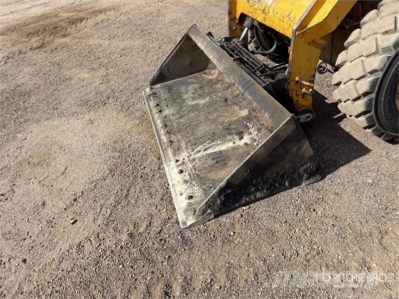 CAT 272D2 Two-Speed Skid Steer Loader  스키드로더