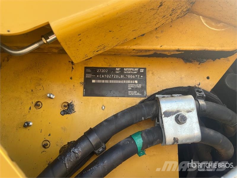 CAT 272D2 Two-Speed Skid Steer Loader  스키드로더